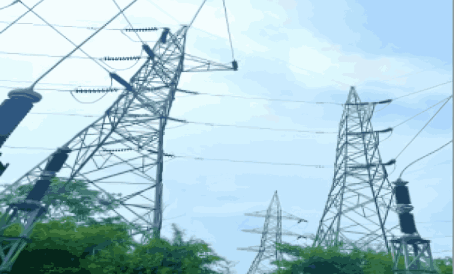 mixed vegetable salad in a mason jar.